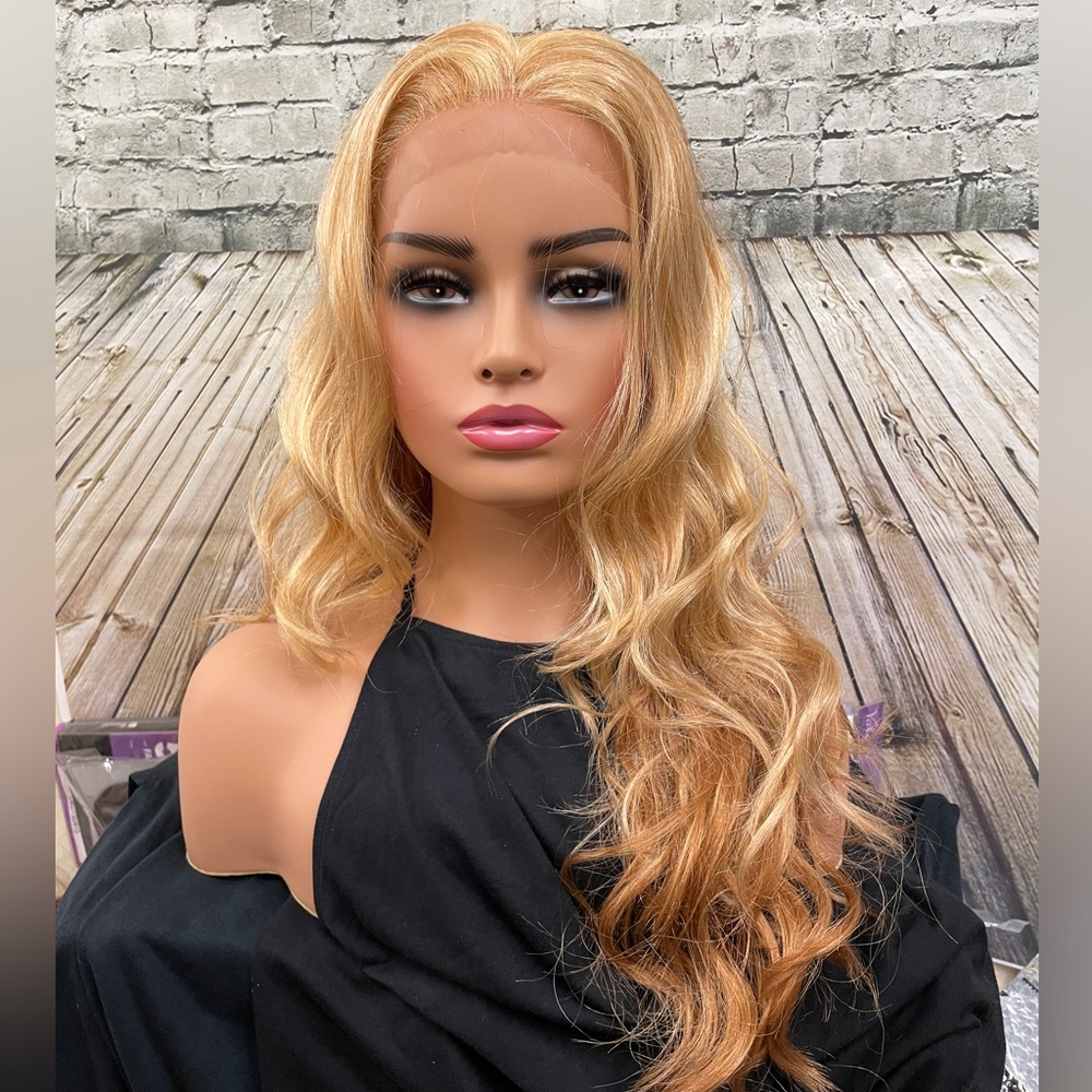 Aquamarin synthetic lace front wig #612 NWT